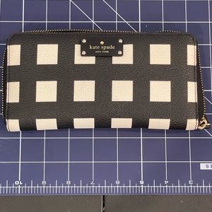 Authentic Kate Spade large checkered wallet. Like new. Make an offer.